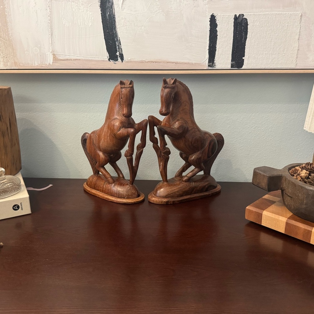 Vintage Equestrian Pair of Carved Wooden Horse Figurines - Beautiful! - Picture 5 of 15